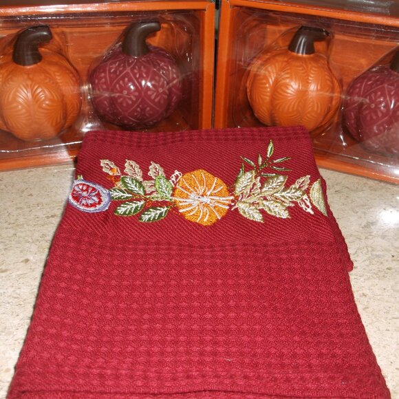 NWT Fall Pumpkin Salt & Pepper Shakers, 2 Bx Bundle, 4 Total, NWT Kitchen Towel - Picture 1 of 11